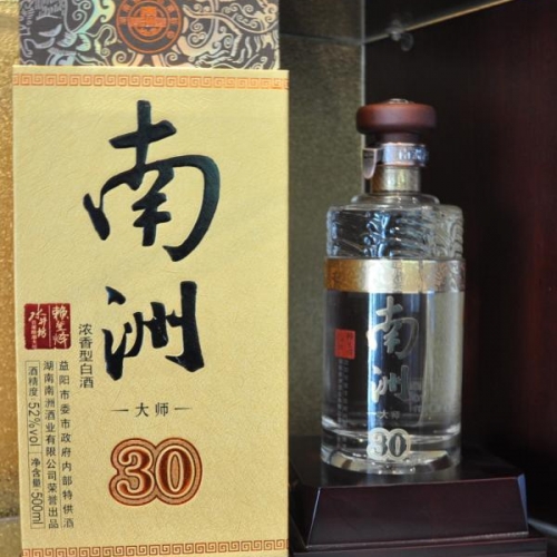 ���޴�ʦ�²�30�꣨��ƿ��