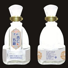 五粮杏仁酒