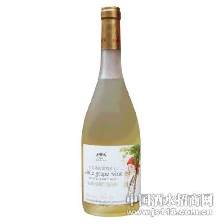 吐鲁番葡萄熟了无核白葡萄酒
