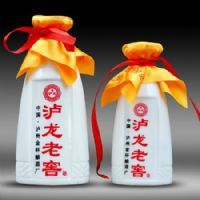 泸龙老窖白瓷瓶