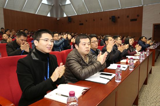 ��һ��Ӧ����ϯ����������Һ����