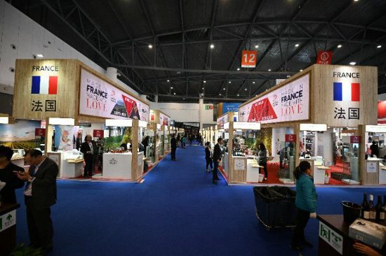 �ټҷ�����չ�̻�۳ɶ����μӵ�100�촺���Ǿƻᣡ