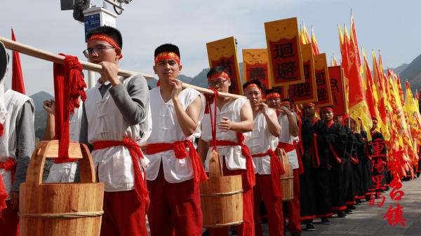 2020茅台镇重阳祭水大典,梁公子再领99名酱酒传承人宣誓