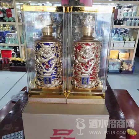 龙瓶品鉴酒