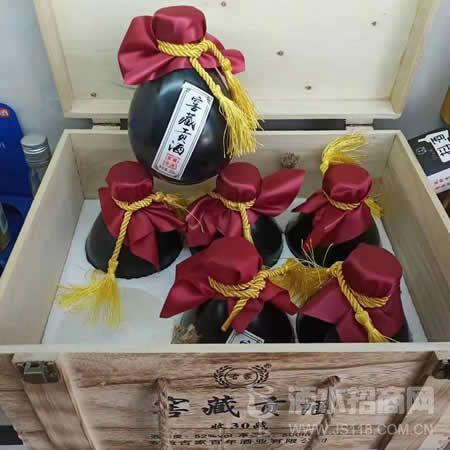 木箱装窖藏贡酒