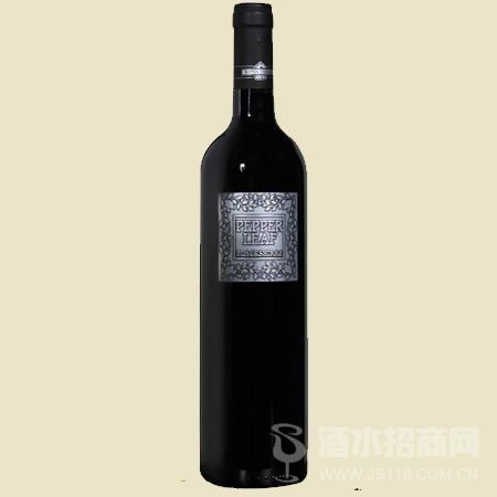 胡椒叶黑雪拉红葡萄酒
