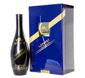 野蓝莓保龄球瓶干红酒