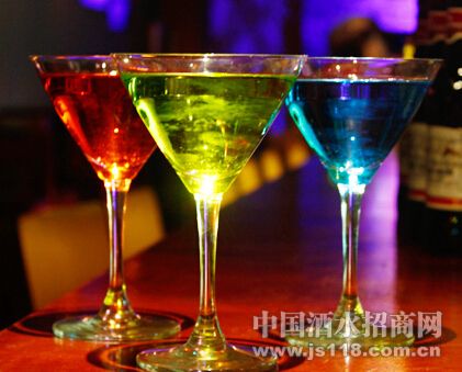 鸡尾酒是什么酒调的 20151018174357912.jpg