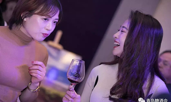 ���Ϻ��ൺ��Ʒ�������ơ�2019�ൺ�����Ǿƻἴ��ʢ��Ļ