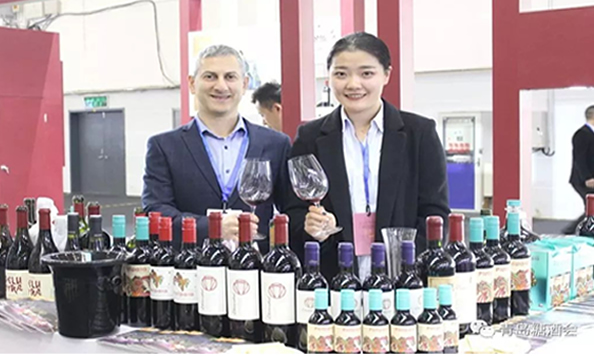 ���Ϻ��ൺ��Ʒ�������ơ�2019�ൺ�����Ǿƻἴ��ʢ��Ļ